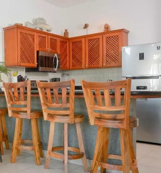 Delluz Bahia Azul 4b Pool View, Jaco Beach 2nd Floor