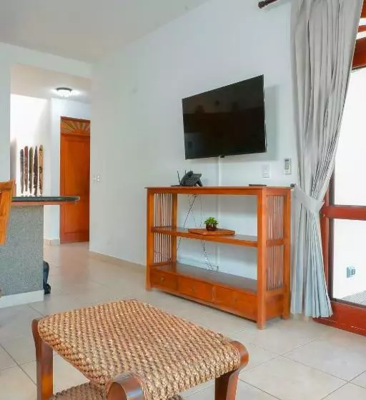 Delluz Bahia Azul 4b Pool View, Jaco Beach 2nd Floor