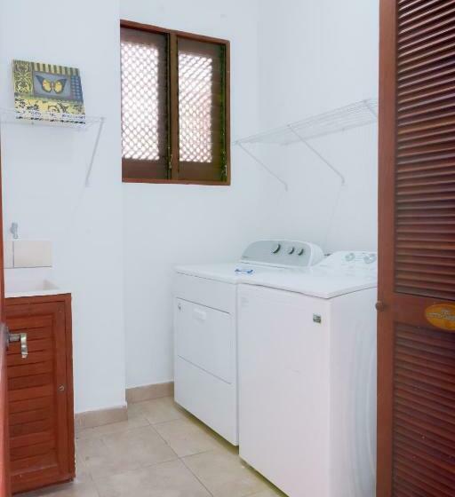 Delluz Bahia Azul 4b Pool View, Jaco Beach 2nd Floor