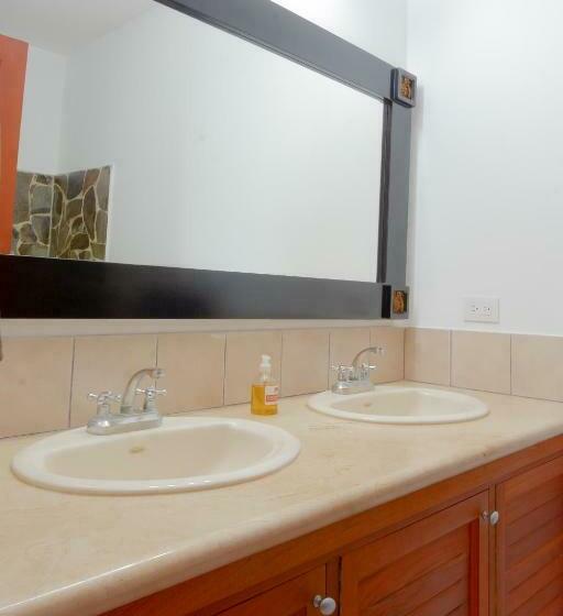 Delluz Bahia Azul 4b Pool View, Jaco Beach 2nd Floor