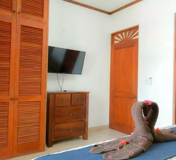 Delluz Bahia Azul 4b Pool View, Jaco Beach 2nd Floor