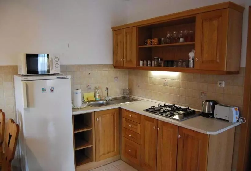 Majatalo Boróka Apartmanházak   Fagyöngy House