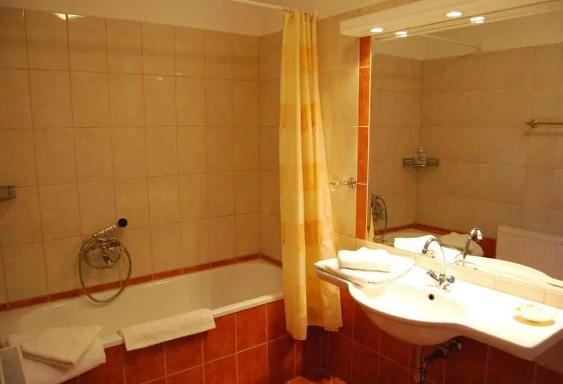 Majatalo Boróka Apartmanházak   Fagyöngy House