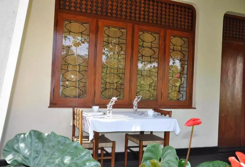 ペンション Royal Tourist Lodge