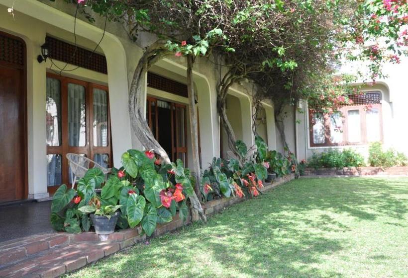 膳宿费 Royal Tourist Lodge