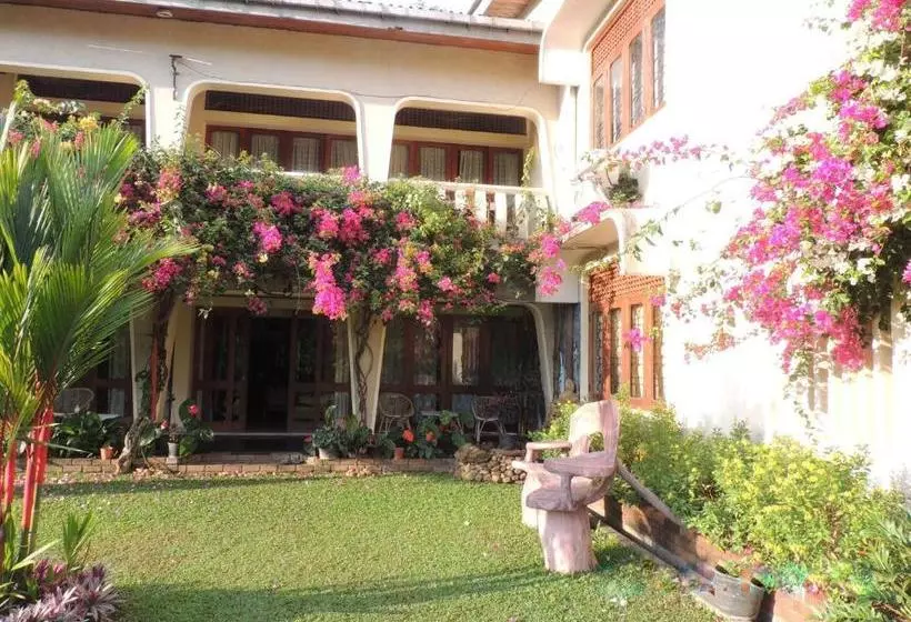 ペンション Royal Tourist Lodge