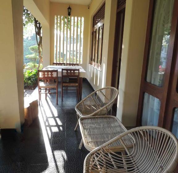 膳宿费 Royal Tourist Lodge