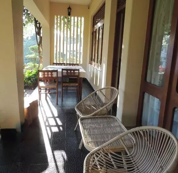 ペンション Royal Tourist Lodge