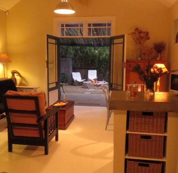 بنسيون The Olive Thrush Cottage