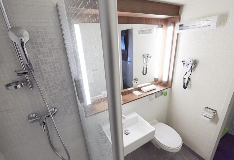 هتل Campanile Roissy  Saint Witz