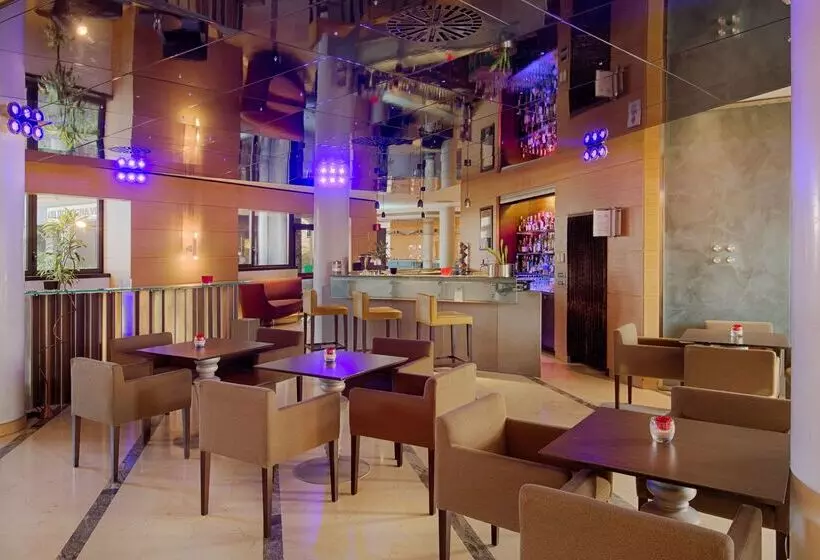 فندق NH Bologna Villanova