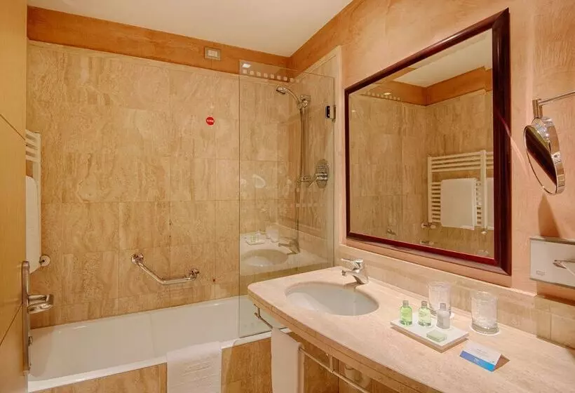 فندق NH Bologna Villanova