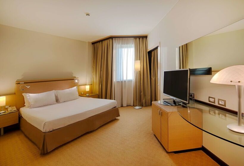 בית מלון כפרי NH Bologna Villanova