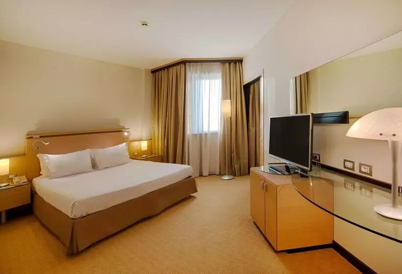 فندق NH Bologna Villanova