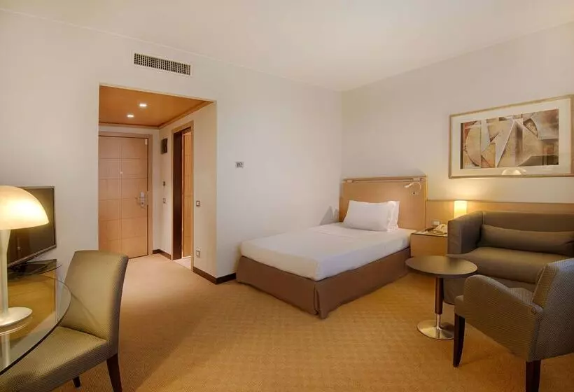 فندق NH Bologna Villanova