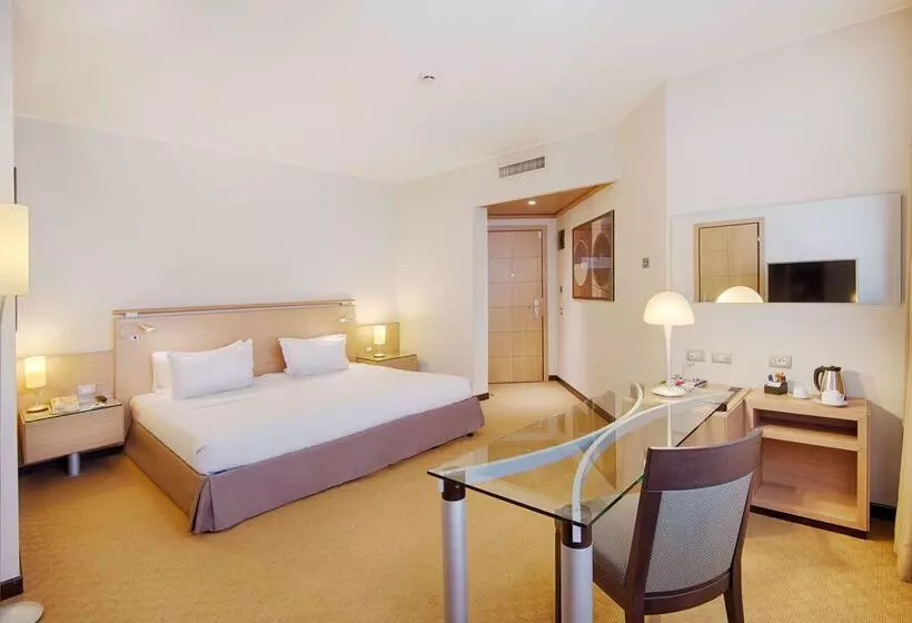 فندق NH Bologna Villanova