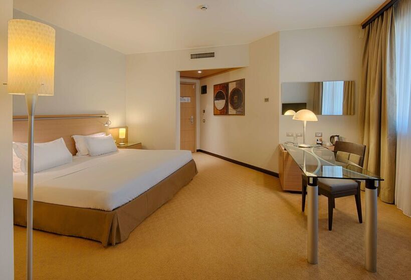 בית מלון כפרי NH Bologna Villanova