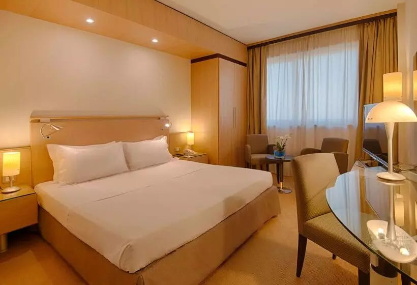 فندق NH Bologna Villanova