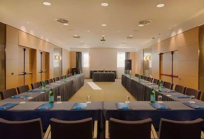 فندق NH Bologna Villanova