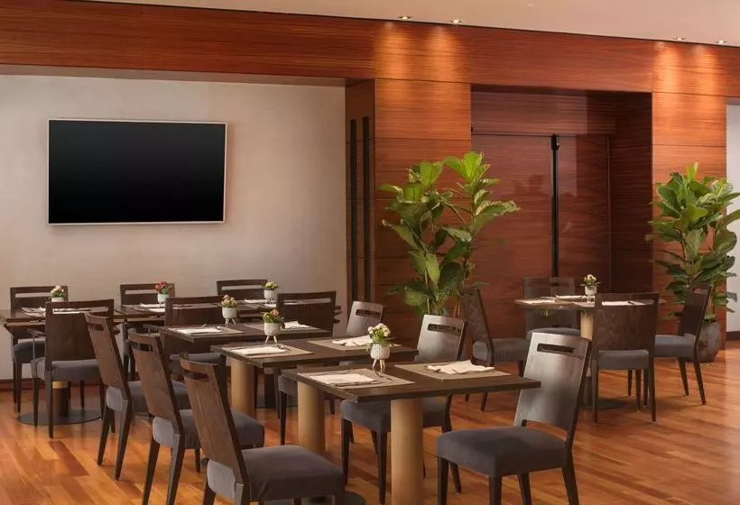 فندق NH Bologna Villanova