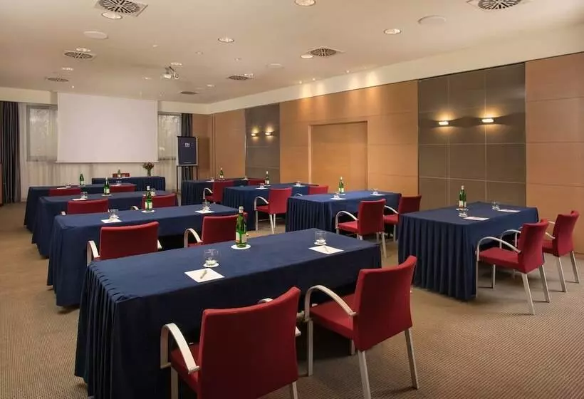 فندق NH Bologna Villanova