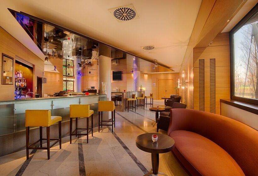 בית מלון כפרי NH Bologna Villanova