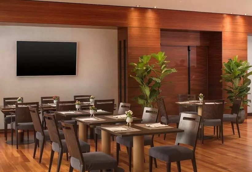 فندق NH Bologna Villanova