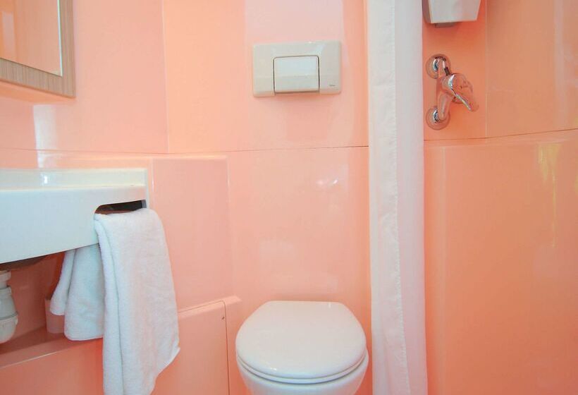 בית מלון כפרי Premiere Classe Ales  Anduze