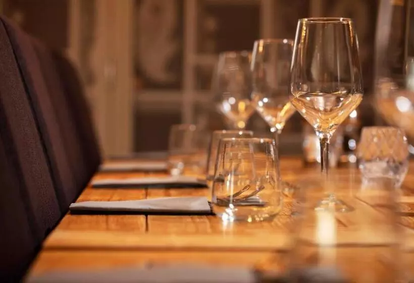 Отель The Victoria