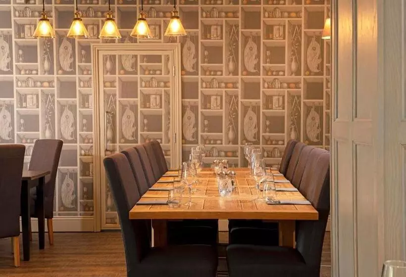 Отель The Victoria