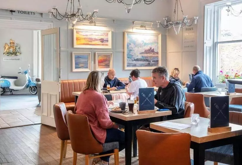 Отель The Victoria