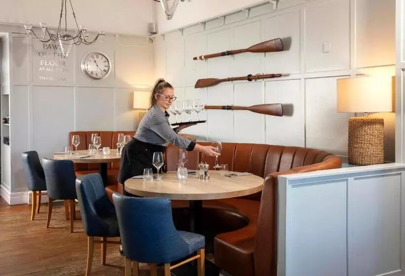 Отель The Victoria