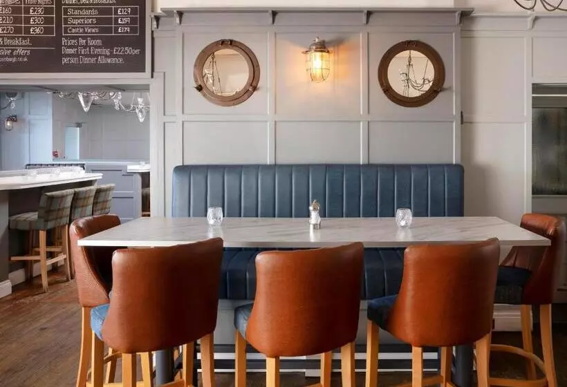 Отель The Victoria