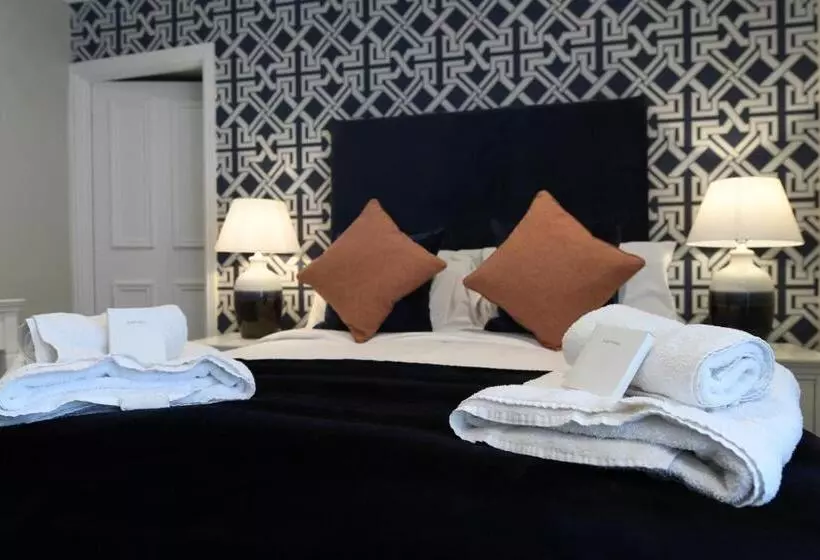 Отель The Victoria