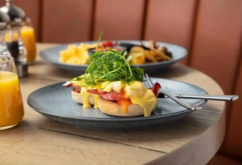 Отель The Victoria