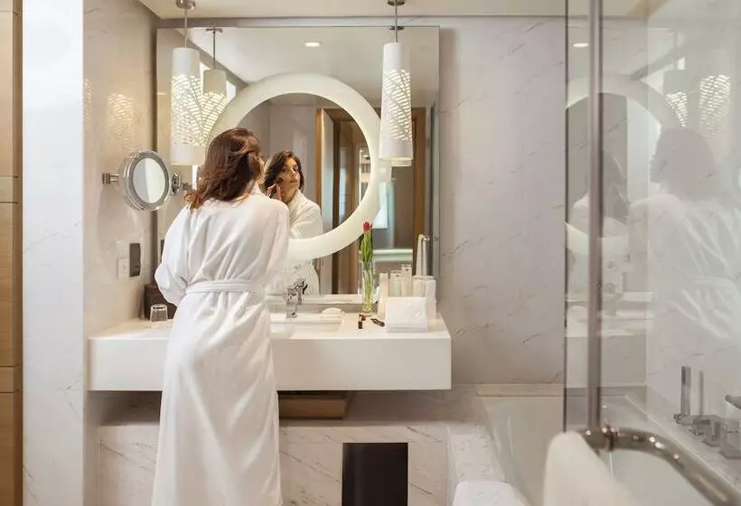 هتل Towers Rotana   Dubai