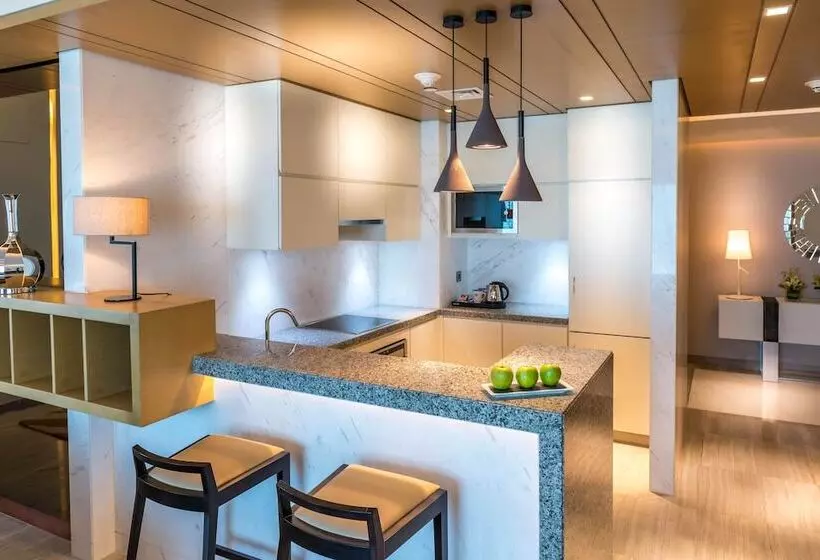 هتل Towers Rotana   Dubai