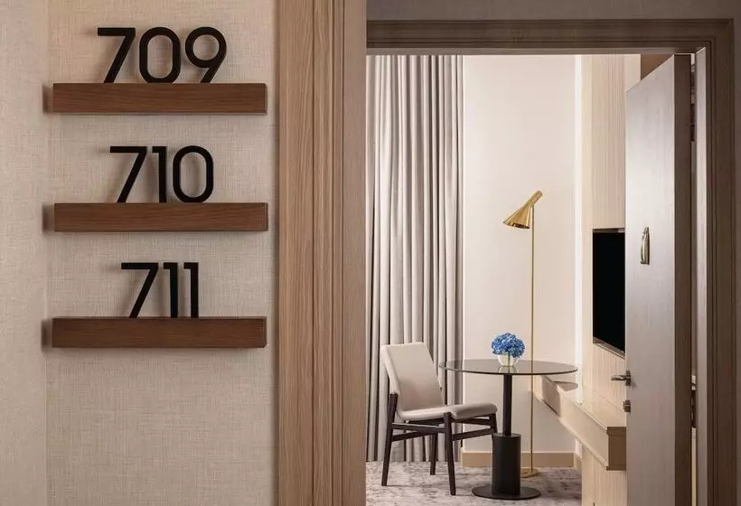 هتل Towers Rotana   Dubai