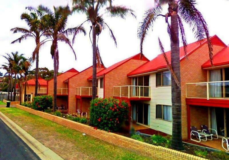 Отель Sapphire Court Holiday Units