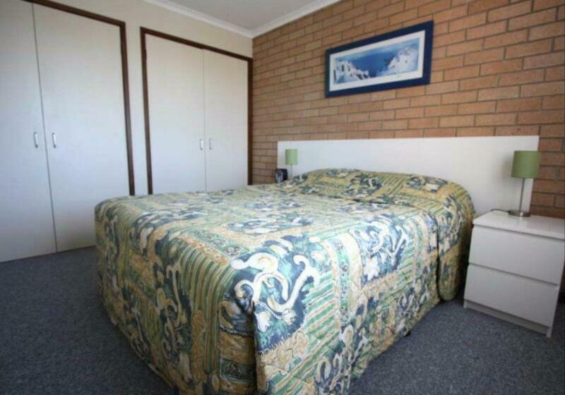 Отель Sapphire Court Holiday Units