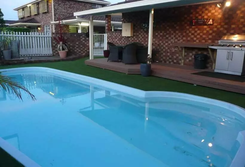 Rosebourne Gardens Motel