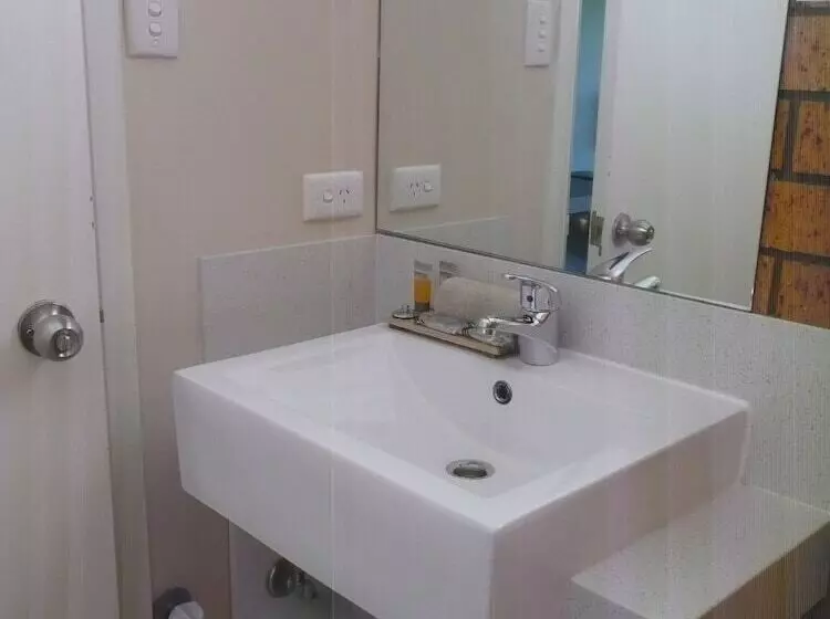 Rosebourne Gardens Motel
