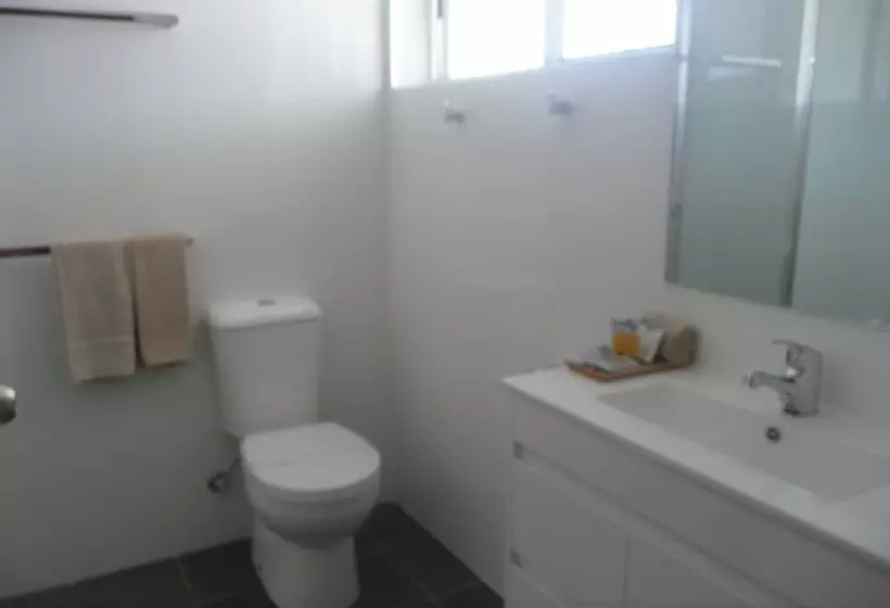 Rosebourne Gardens Motel