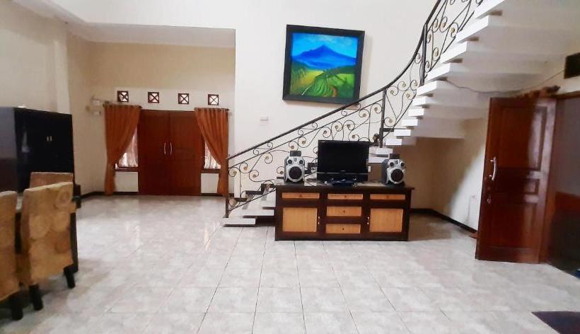 Hotell Oyo 3368 Pelangi Family Residence