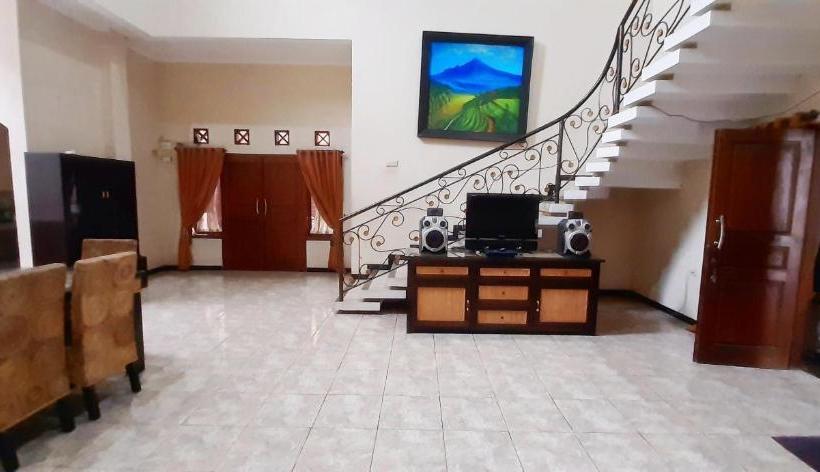 Hotell Oyo 3368 Pelangi Family Residence