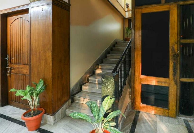 فندق Oyo 70029 Super Star Lodge