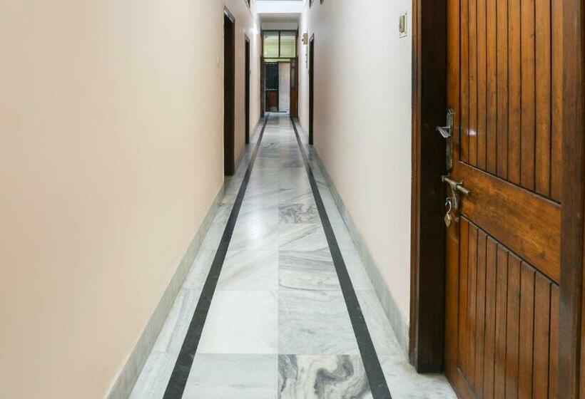 فندق Oyo 70029 Super Star Lodge