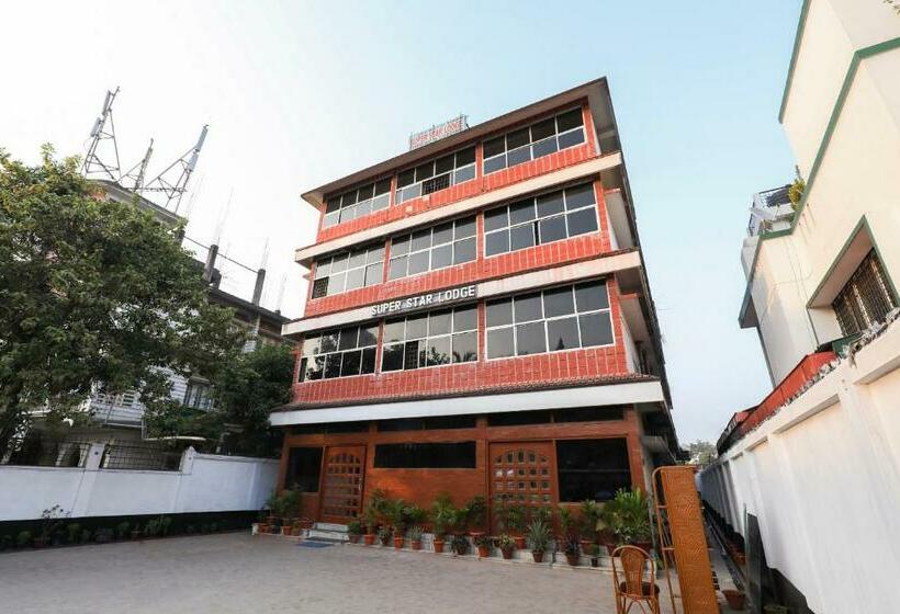 فندق Oyo 70029 Super Star Lodge