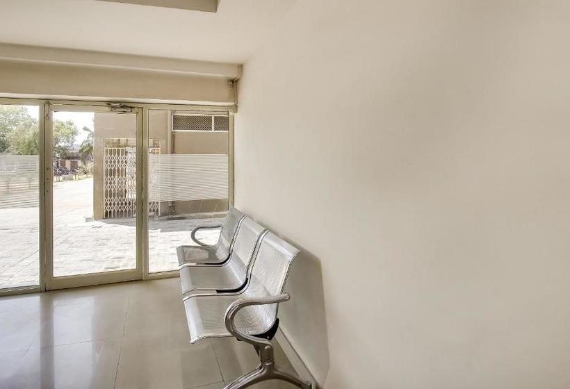 Hotel Oyo 71299 Sophia Inn