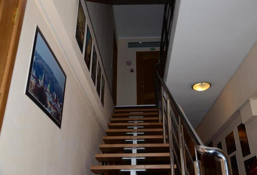 پانسیون Burger Plus Inn